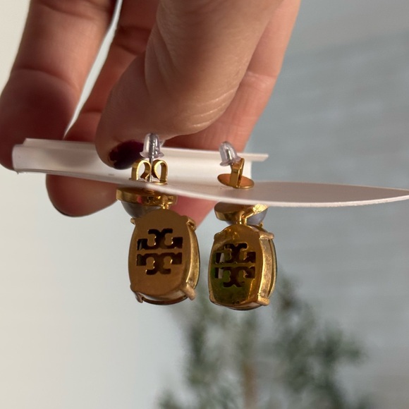 NWT Tory Burch Gold and Emerald crystal drop stud Earrings - Picture 2 of 4
